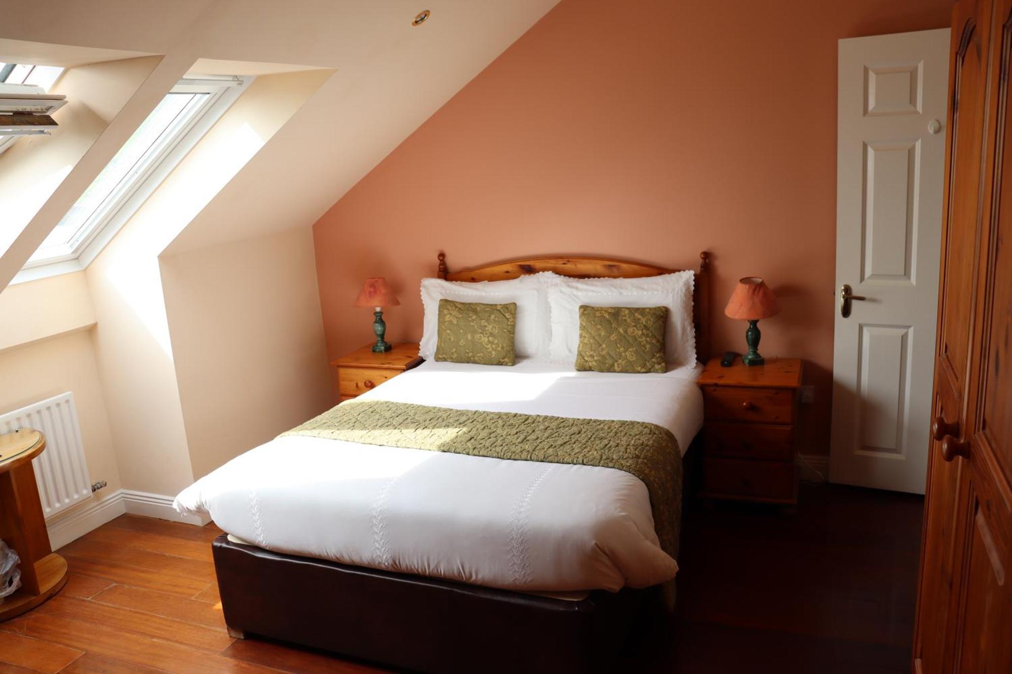 The Old Pier Guest Accommodation, Bed Only, No Breakfast Ballydavid Экстерьер фото